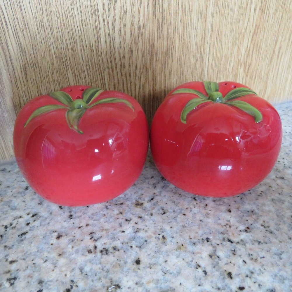 TOMATO Salt & Pepper Pots Ceramic (181C)